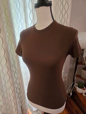 Skims Chocolate Brown Stretch Fitted Short Sleeve Tee Size M